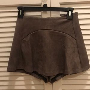 NEW LF Gray Suede Shorts w Skirt Front